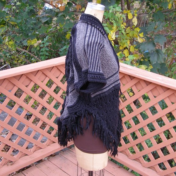 Fabulous ANGEL OF THE NORTH sweater Poncho OS - Picture 4 of 12